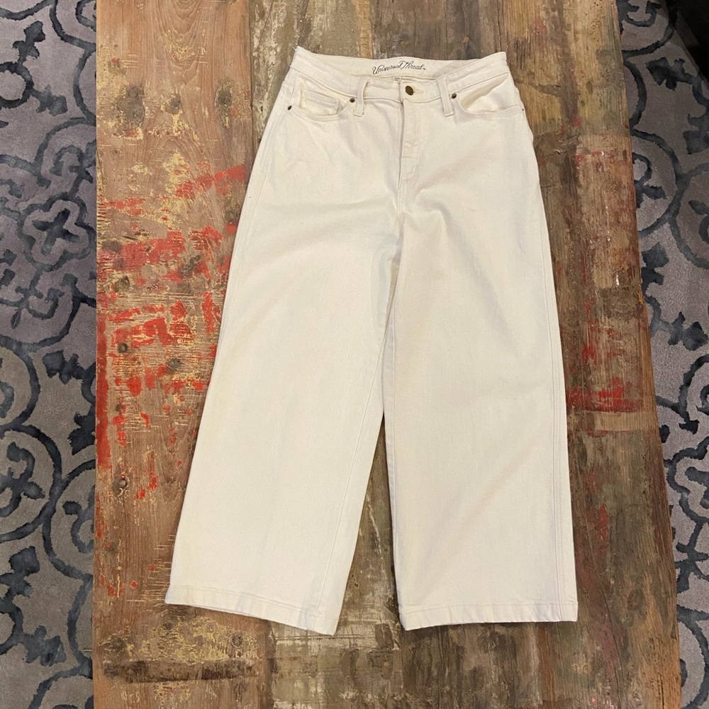 Universal Threads cream colored cropped jeans sz 10/30